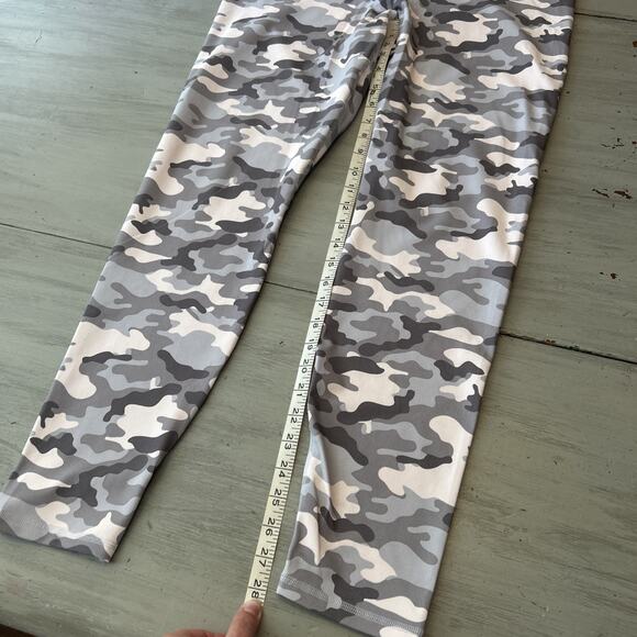 Fabletics Powerhold Gray Light Pink Camo High Waisted Legging Sz XXL - Picture 3 of 9